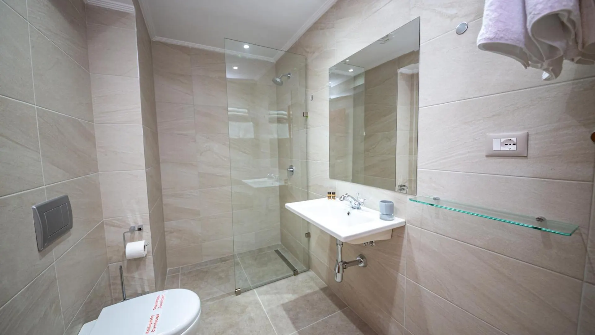 ***  Hotel Borshi Albania
